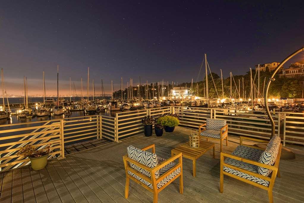 Waters Edge Hotel Тибурон Екстериор снимка