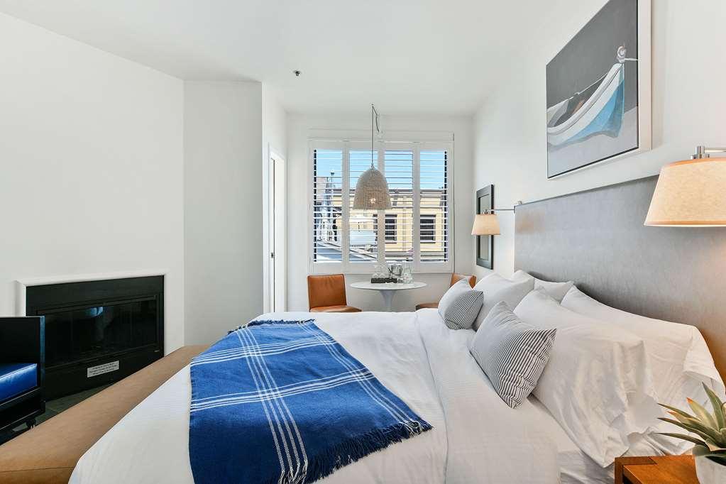 Waters Edge Hotel Тибурон Стая снимка